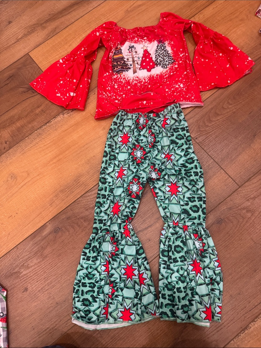 Kids Red Bell-Sleeve Top and Green Star Print Bell-Bottoms Set